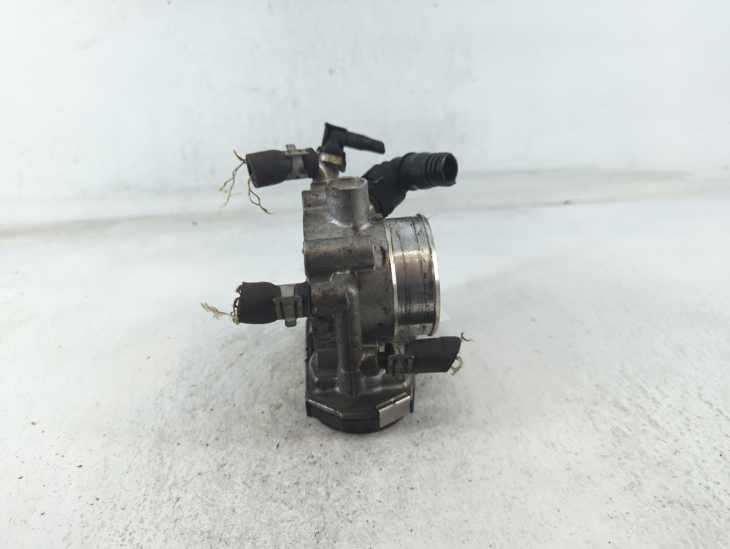 2012-2018 Chevrolet Sonic Throttle Body P/N:55561495 Fits Fits 2009 2010 2011 2012 2013 2014 2015 2016 2017 2018 OEM Used Au