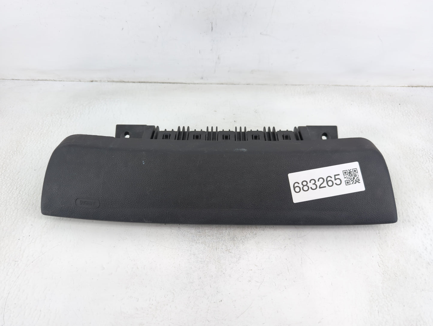 2012-2019 Chevrolet Sonic Air Bag Passenger Right Knee OEM P/N:95934658 Fits Fits 2012 2013 2014 2015 2016 2017 2018 2019 OE