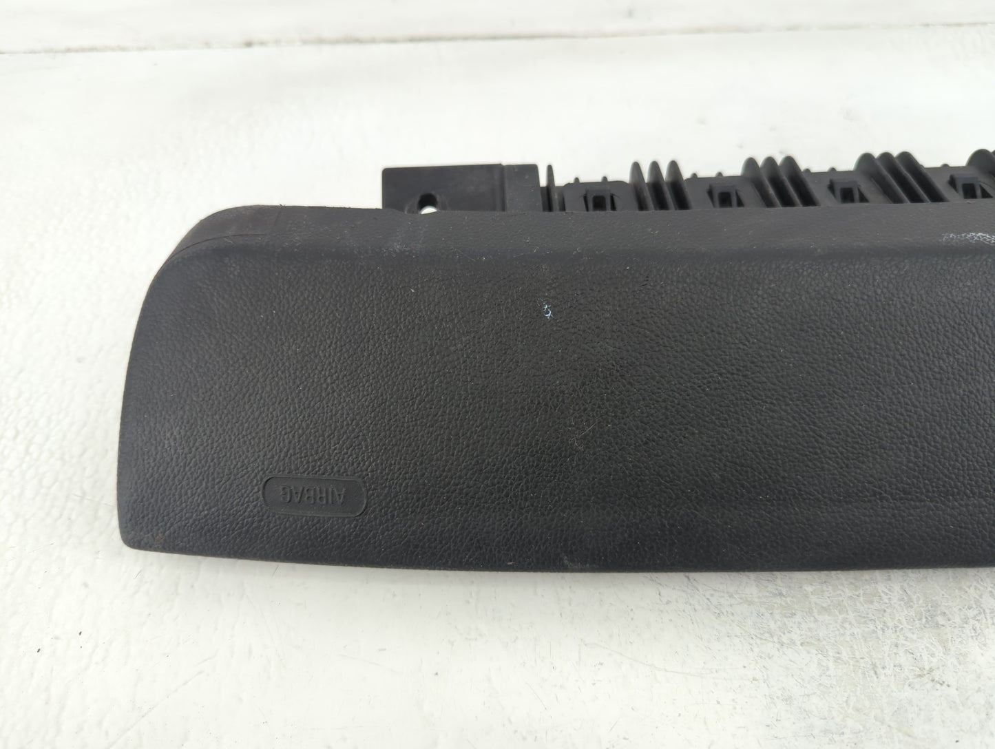 2012-2019 Chevrolet Sonic Air Bag Passenger Right Knee OEM P/N:95934658 Fits Fits 2012 2013 2014 2015 2016 2017 2018 2019 OE