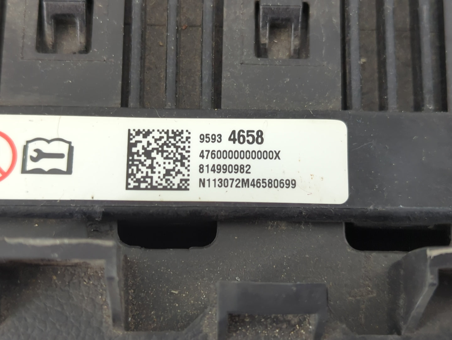 2012-2019 Chevrolet Sonic Air Bag Passenger Right Knee OEM P/N:95934658 Fits Fits 2012 2013 2014 2015 2016 2017 2018 2019 OE