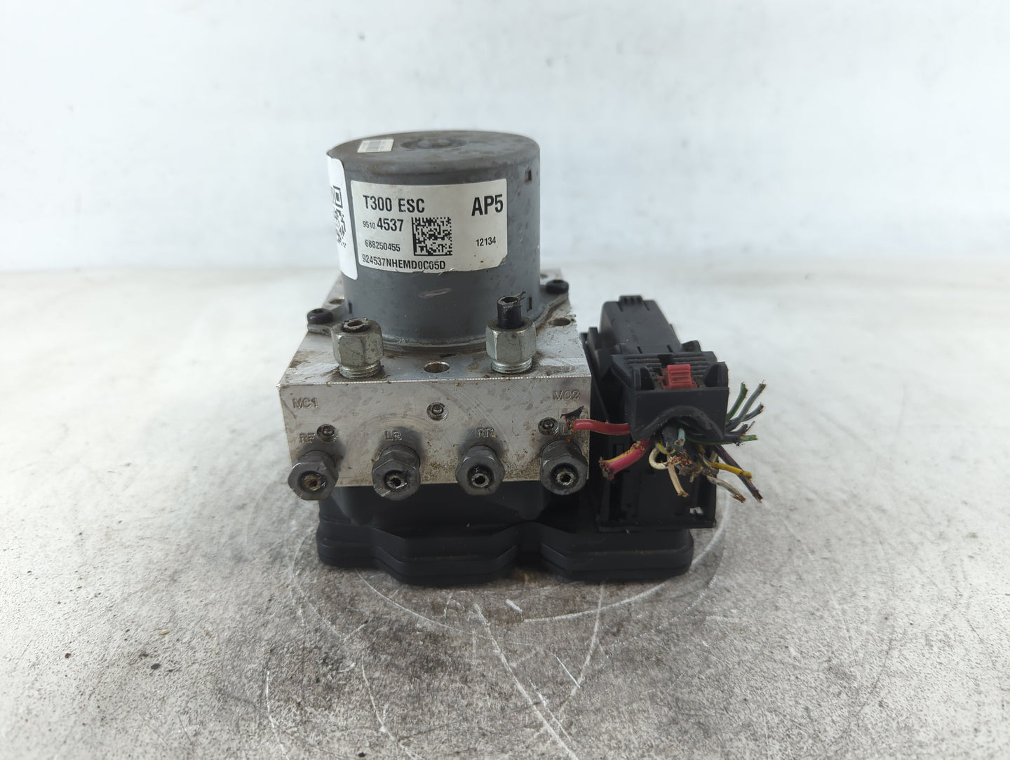 2012-2013 Chevrolet Sonic ABS Pump Control Module Replacement P/N:688250455 95104537 Fits Fits 2012 2013 OEM Used Auto Parts