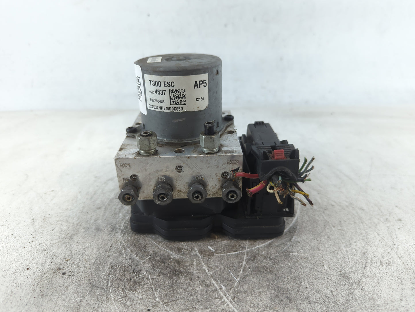 2012-2013 Chevrolet Sonic ABS Pump Control Module Replacement P/N:688250455 95104537 Fits Fits 2012 2013 OEM Used Auto Parts