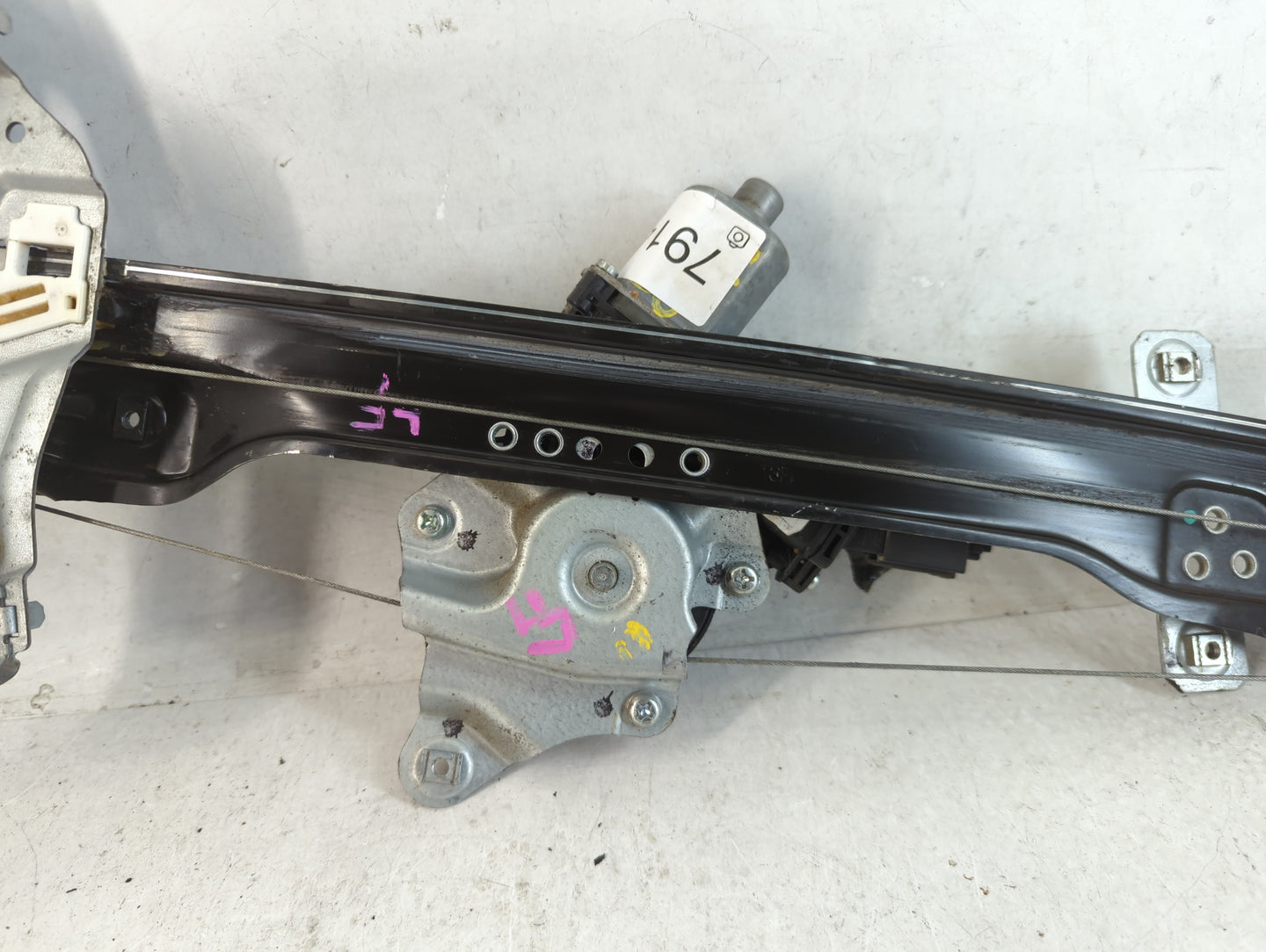 2012-2016 Chevrolet Sonic Driver Left Front Window Regulator 791422 - Oemusedautoparts1.com