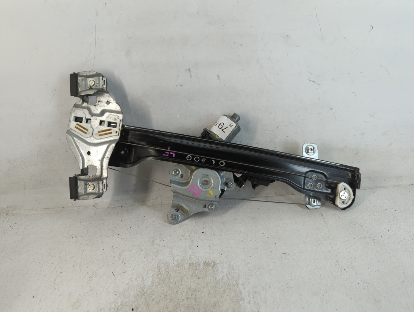 2012-2016 Chevrolet Sonic Driver Left Front Window Regulator 791422 - Oemusedautoparts1.com