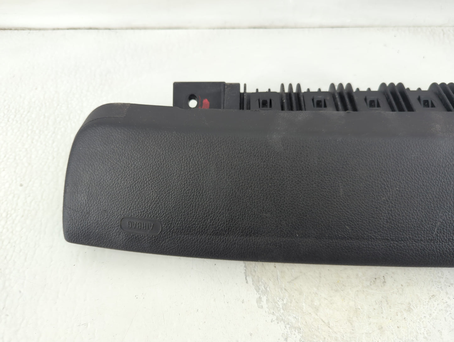 2012-2019 Chevrolet Sonic Air Bag Passenger Right Knee OEM P/N:95934658 Fits Fits 2012 2013 2014 2015 2016 2017 2018 2019 OE