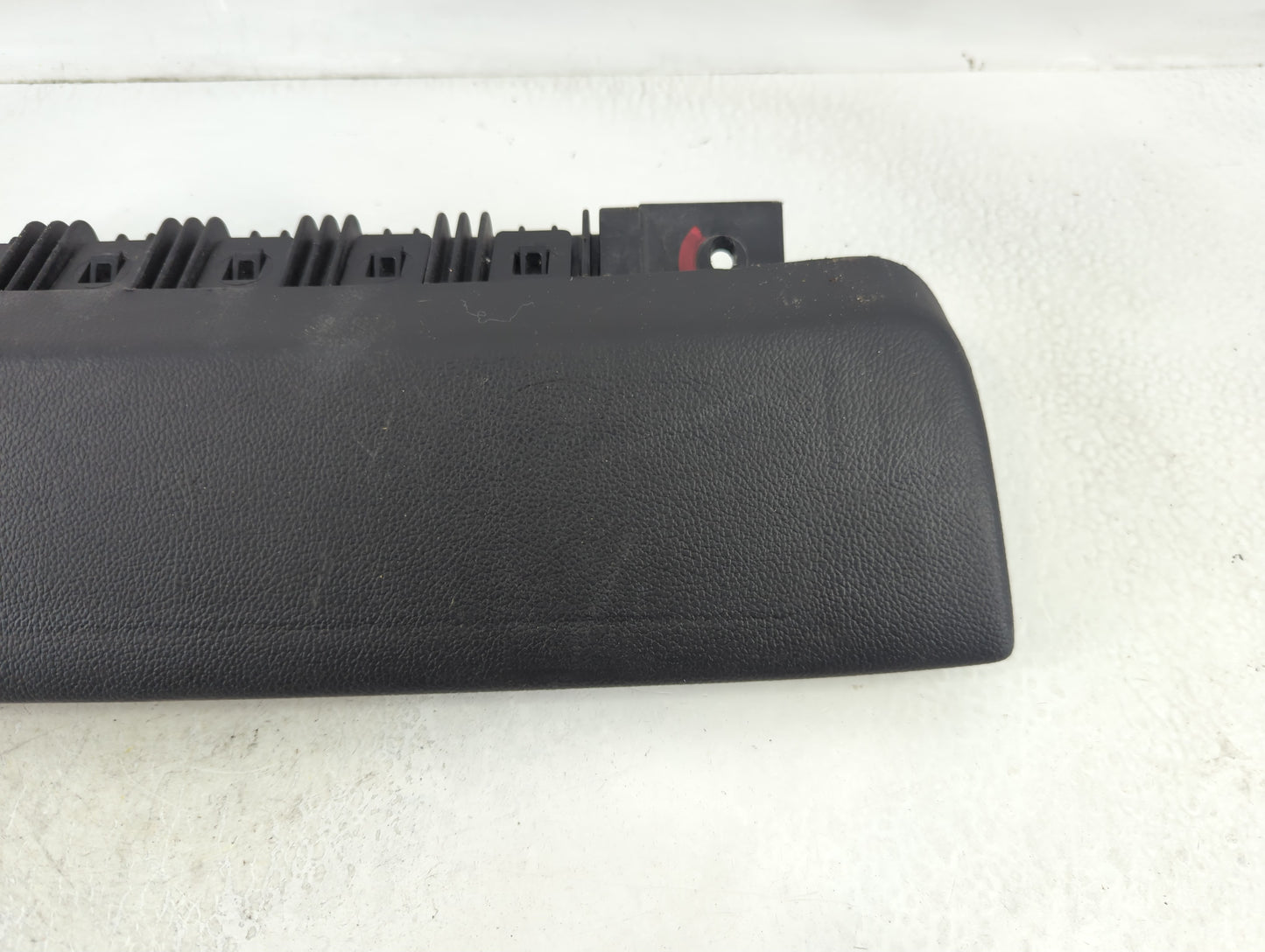 2012-2019 Chevrolet Sonic Air Bag Passenger Right Knee OEM P/N:95934658 Fits Fits 2012 2013 2014 2015 2016 2017 2018 2019 OE