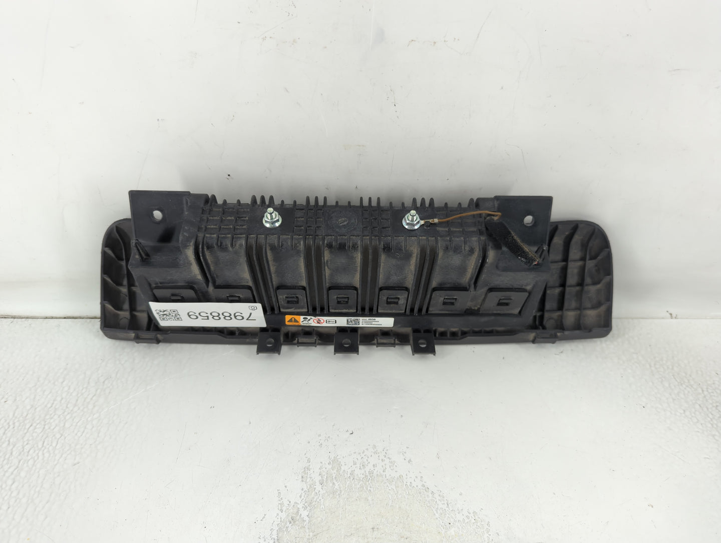2012-2019 Chevrolet Sonic Air Bag Passenger Right Knee OEM P/N:95934658 Fits Fits 2012 2013 2014 2015 2016 2017 2018 2019 OE