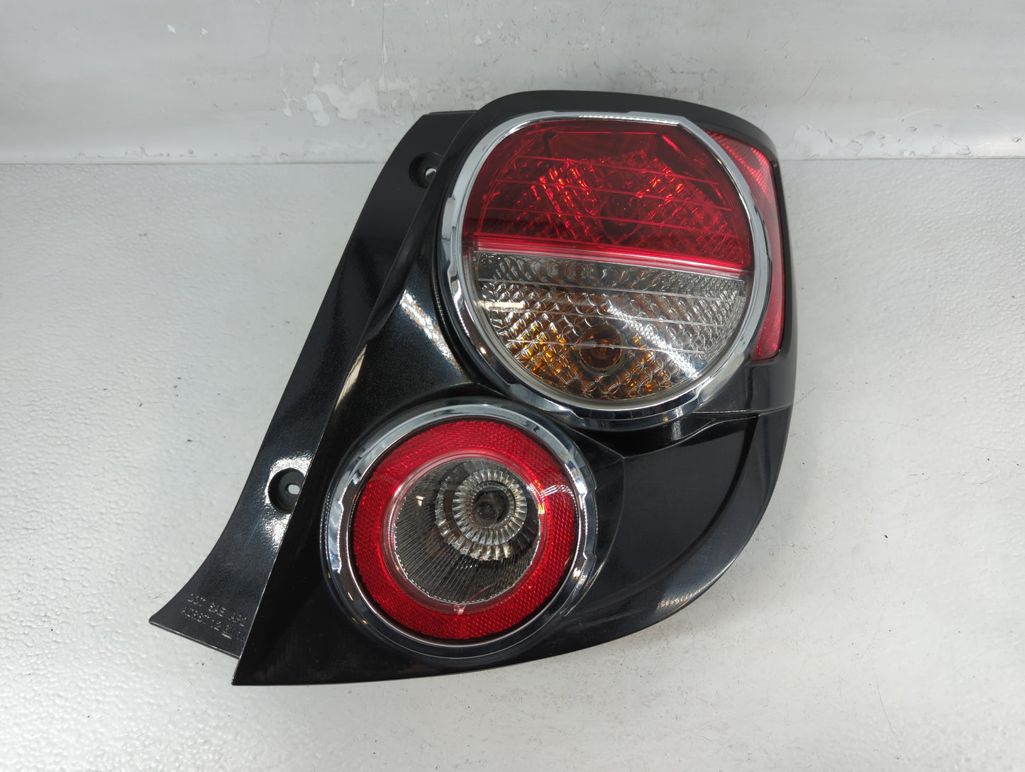 2012-2016 Chevrolet Sonic Tail Light Assembly Passenger Right OEM P/N:95470357 Fits Fits 2012 2013 2014 2015 2016 OEM Used A