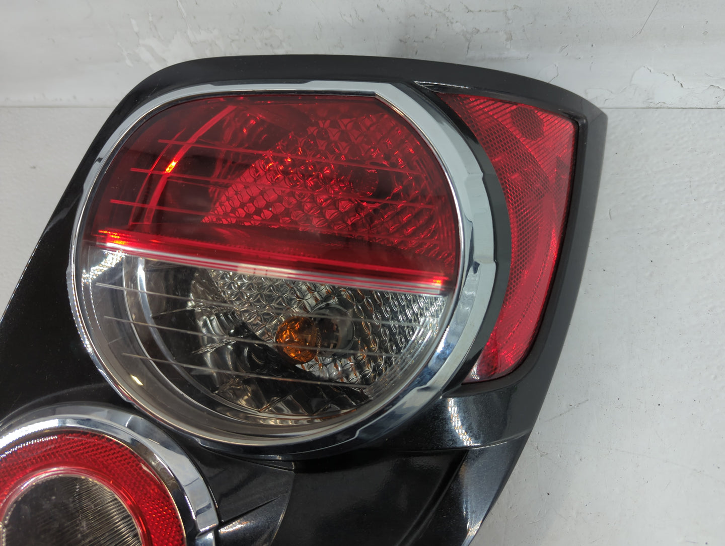 2012-2016 Chevrolet Sonic Tail Light Assembly Passenger Right OEM P/N:95470357 Fits Fits 2012 2013 2014 2015 2016 OEM Used A