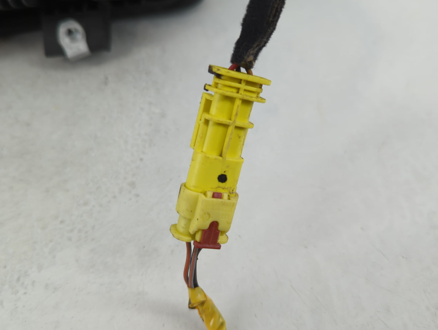 2012-2019 Chevrolet Sonic Air Bag Passenger Right Knee OEM P/N:95174175 Fits Fits 2012 2013 2014 2015 2016 2017 2018 2019 OE
