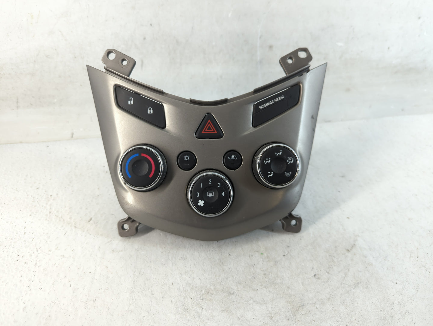 2013 Chevrolet Sonic Climate Control Module Temperature AC/Heater Replacement P/N:95104394 Fits OEM Used Auto Parts - Oemuse