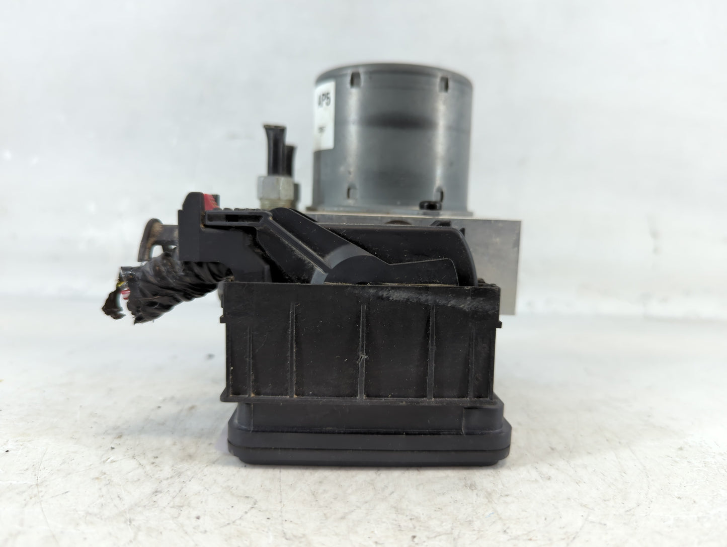 2012-2013 Chevrolet Sonic ABS Pump Control Module Replacement P/N:95104537 Fits Fits 2012 2013 OEM Used Auto Parts - Oemused
