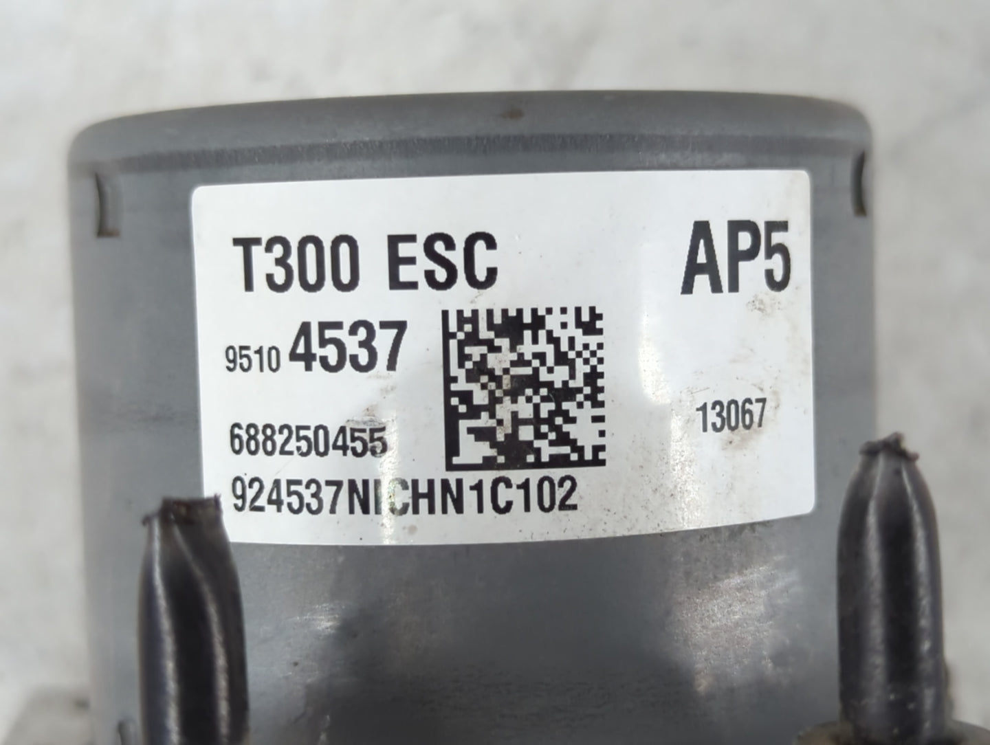 2012-2013 Chevrolet Sonic ABS Pump Control Module Replacement P/N:95104537 Fits Fits 2012 2013 OEM Used Auto Parts - Oemused