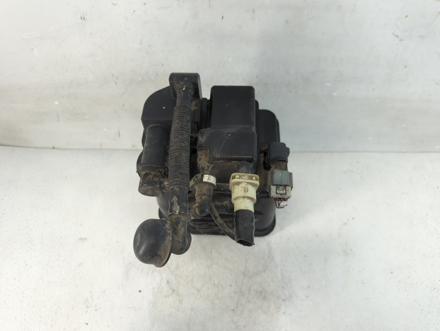 2013 Chevrolet Sonic Fuel Vapor Charcoal Canister 927188 - Oemusedautoparts1.com