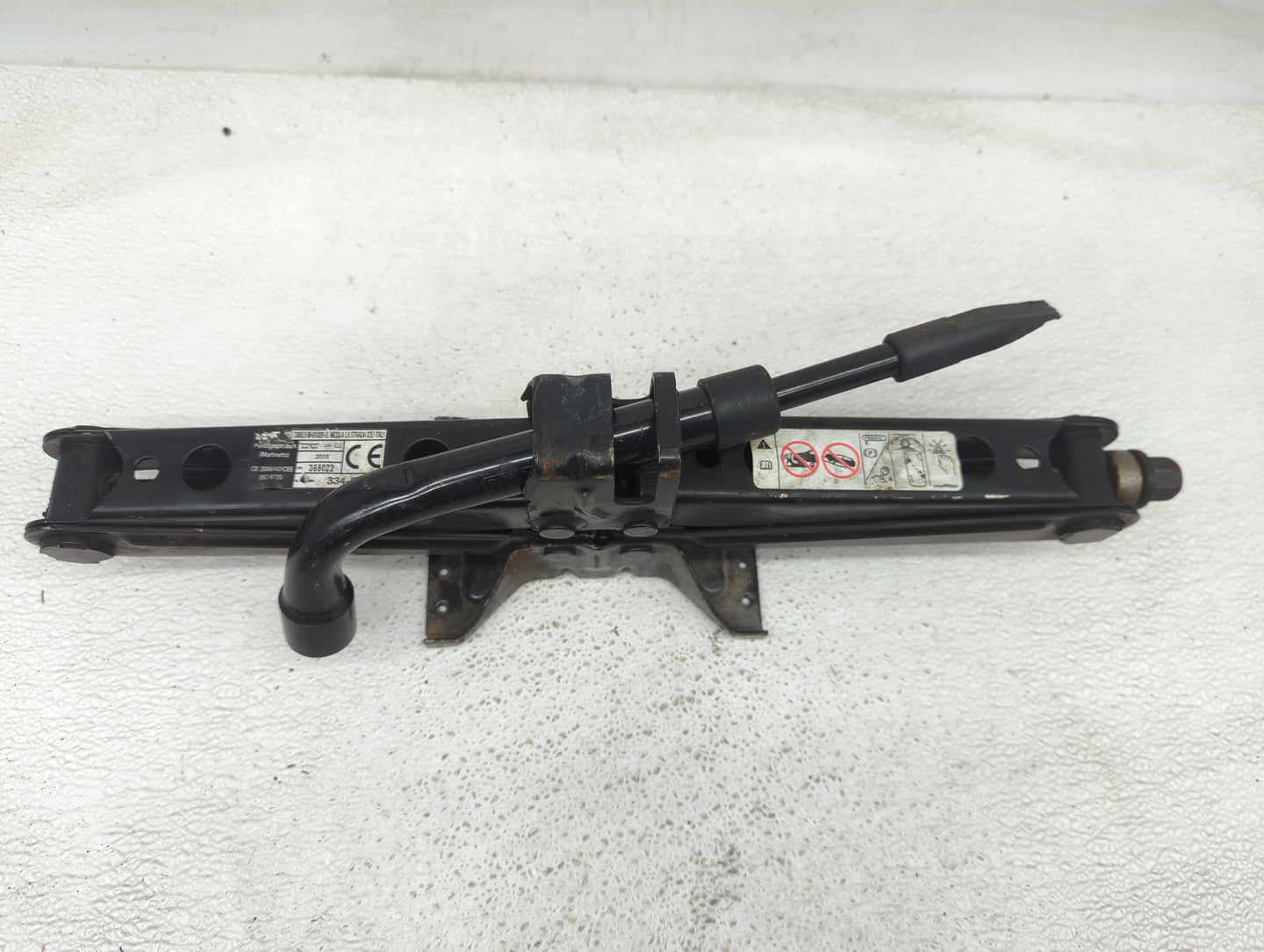 2013 Chevrolet Suburban Spare Scissor Car Jack - Oemusedautoparts1.com