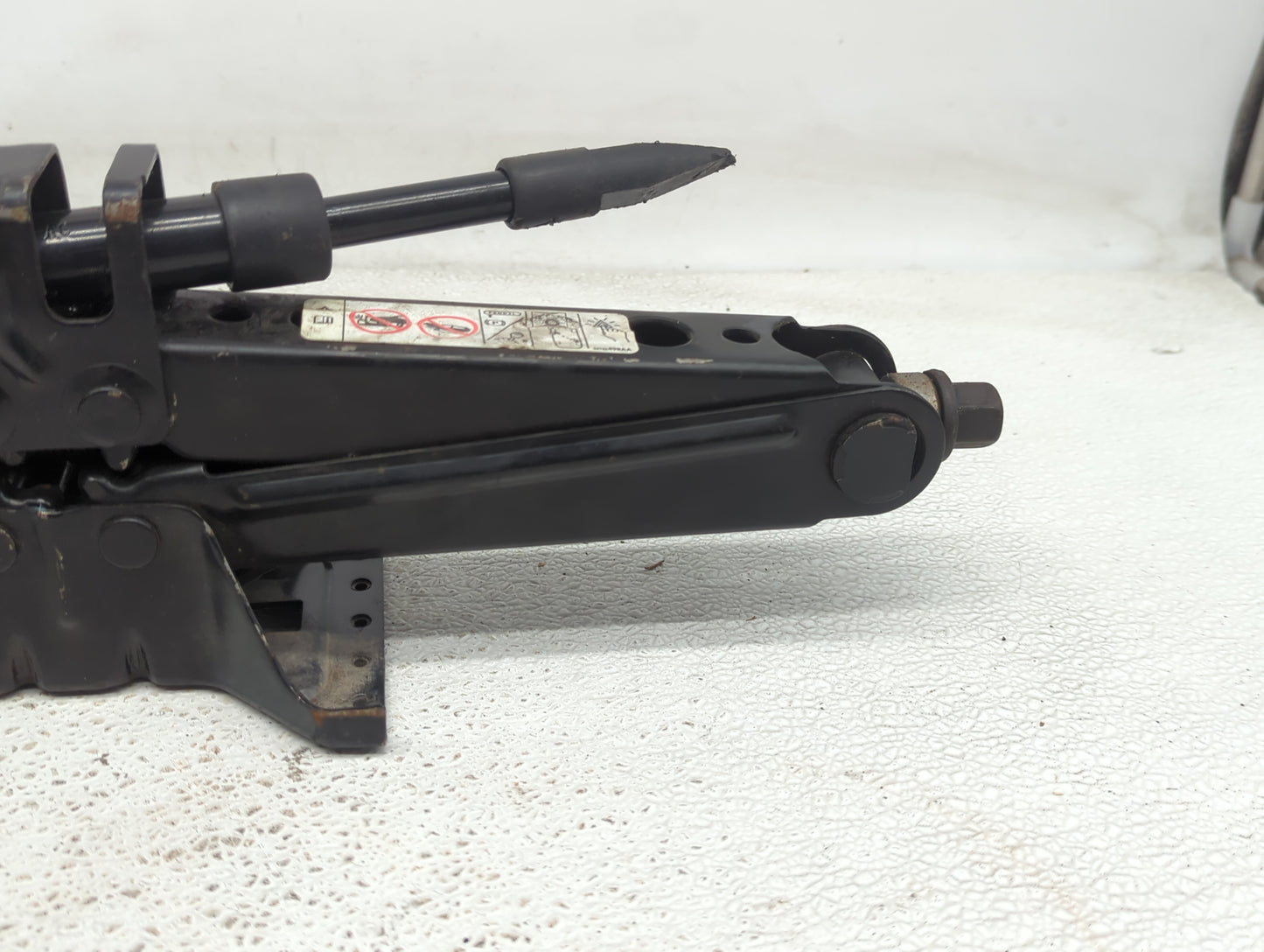 2013 Chevrolet Suburban Spare Scissor Car Jack - Oemusedautoparts1.com