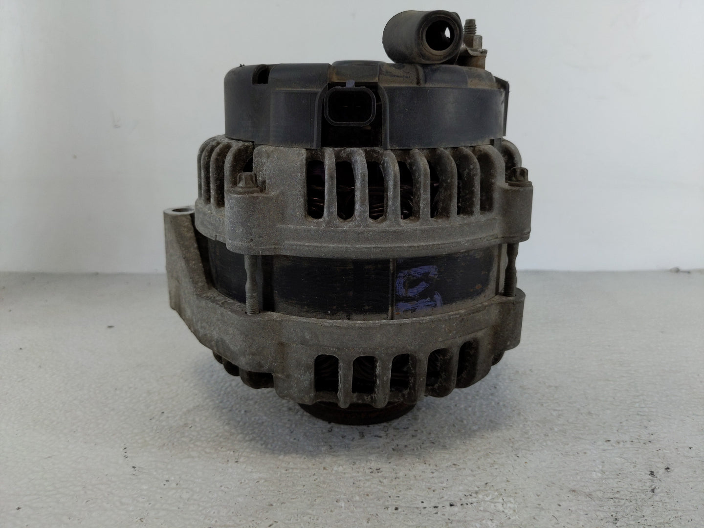2007-2014 Chevrolet Suburban Alternator Replacement Generator Charging Assembly Engine OEM Fits OEM Used Auto Parts - Oemuse