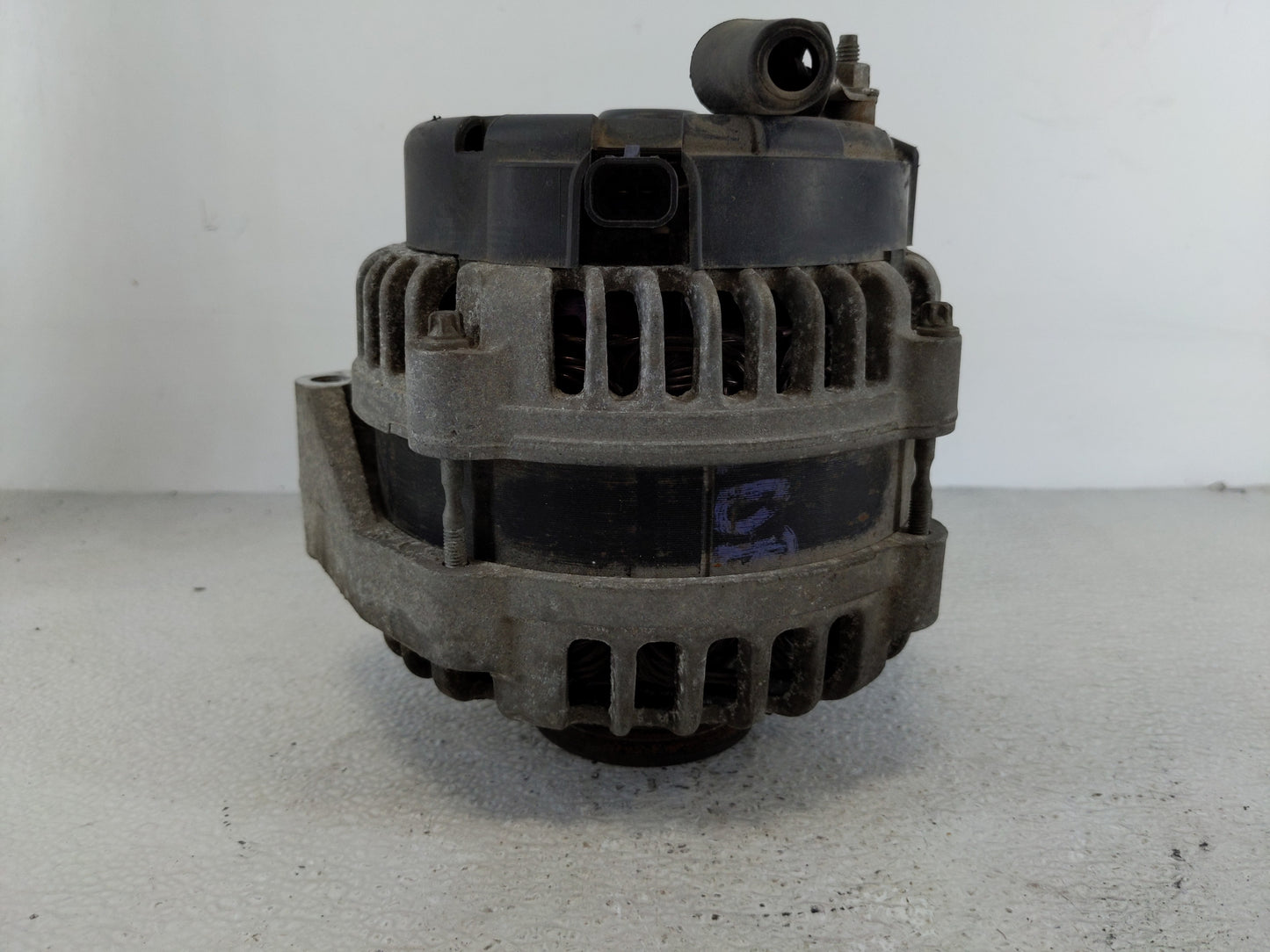 2007-2014 Chevrolet Suburban Alternator Replacement Generator Charging Assembly Engine OEM Fits OEM Used Auto Parts - Oemuse