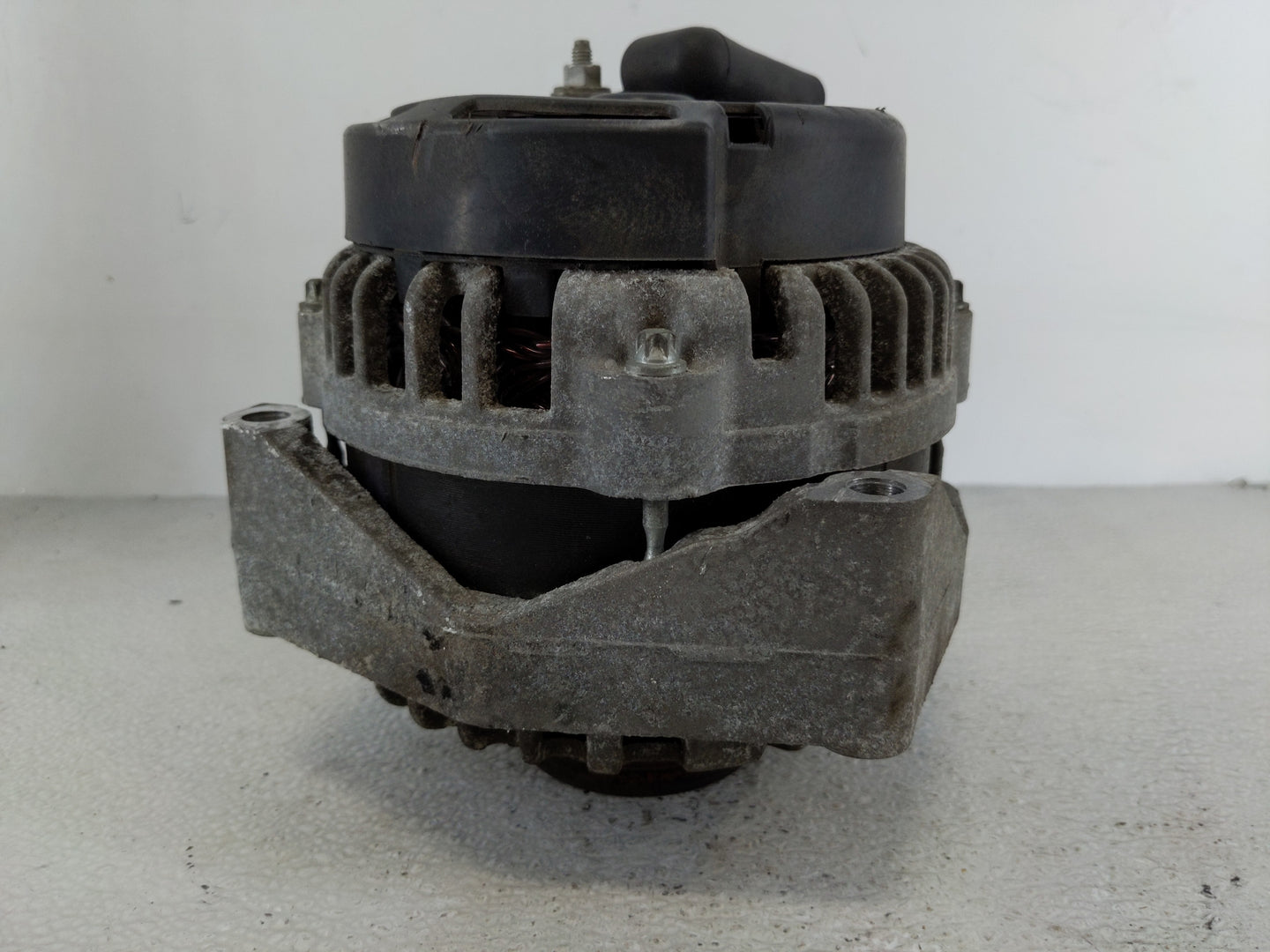 2007-2014 Chevrolet Suburban Alternator Replacement Generator Charging Assembly Engine OEM Fits OEM Used Auto Parts - Oemuse