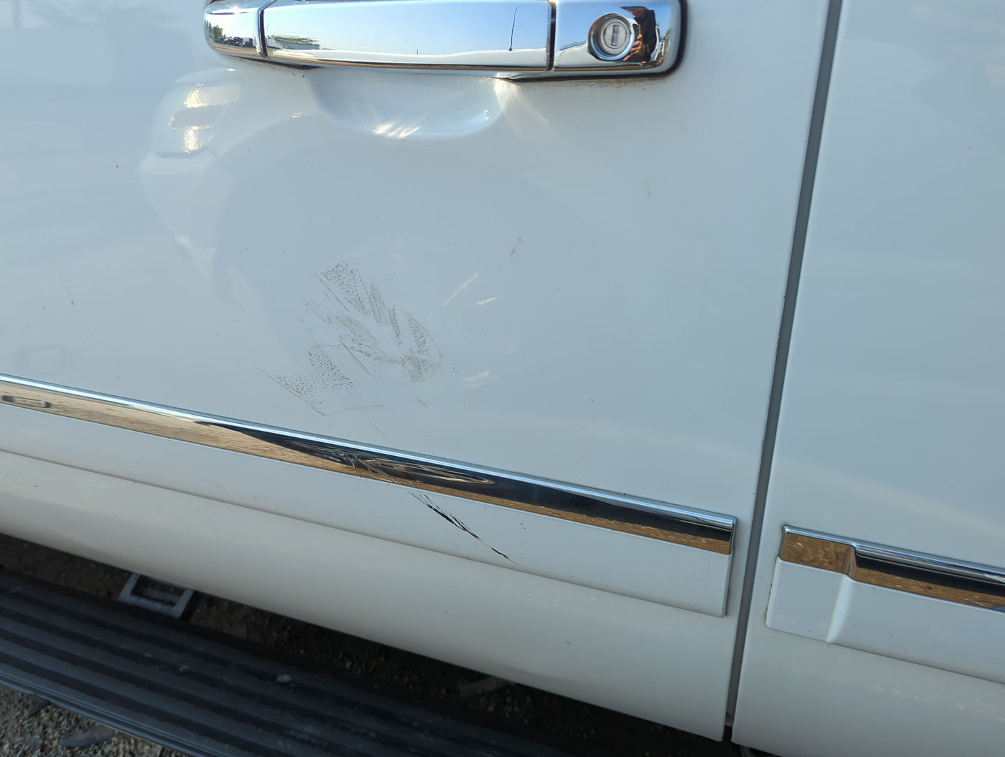 Chevrolet Suburban Driver Front Door Oem - Oemusedautoparts1.com