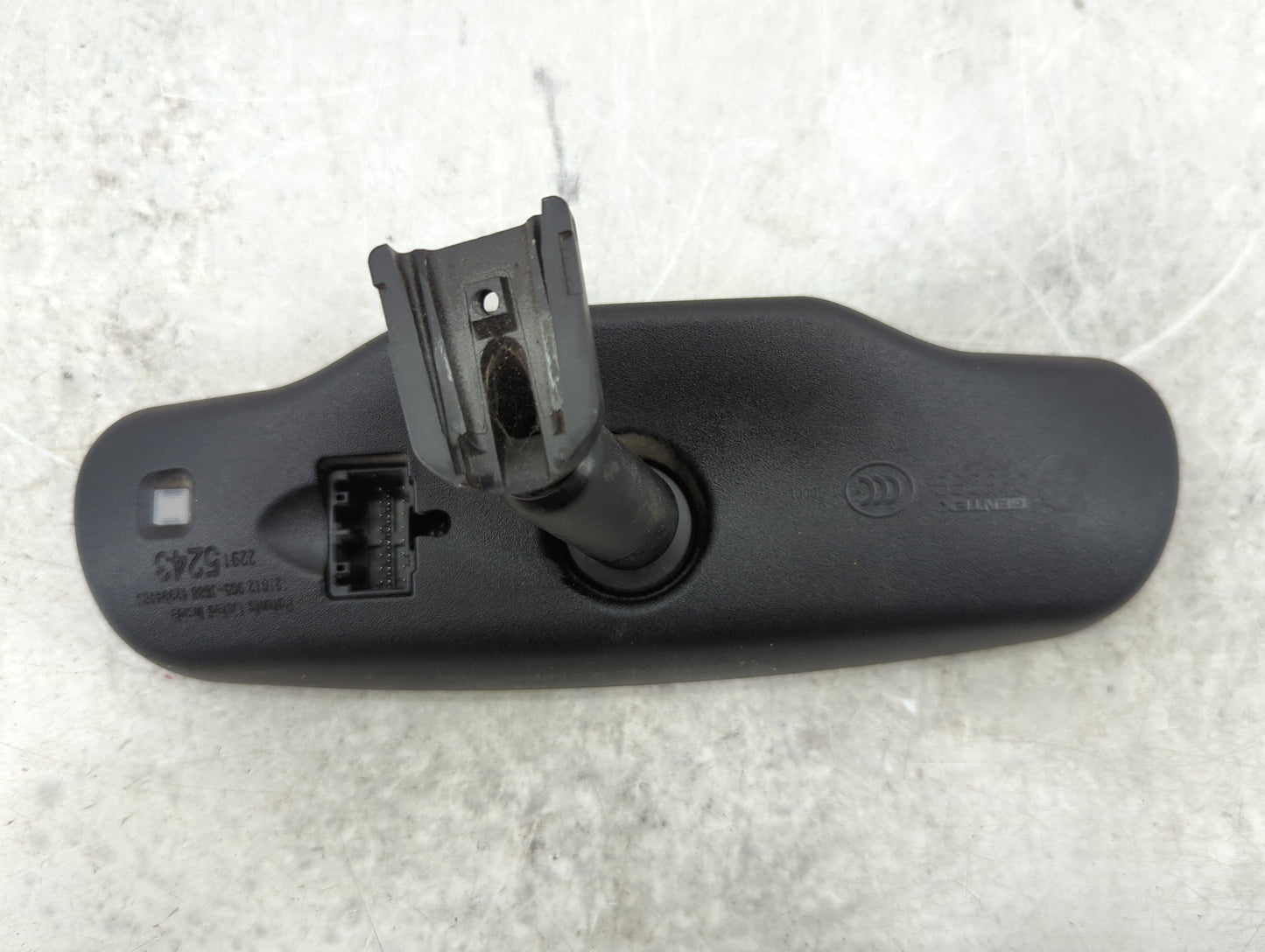 2010-2014 Chevrolet Suburban Interior Rear View Mirror Replacement OEM Fits OEM Used Auto Parts - Oemusedautoparts1.com