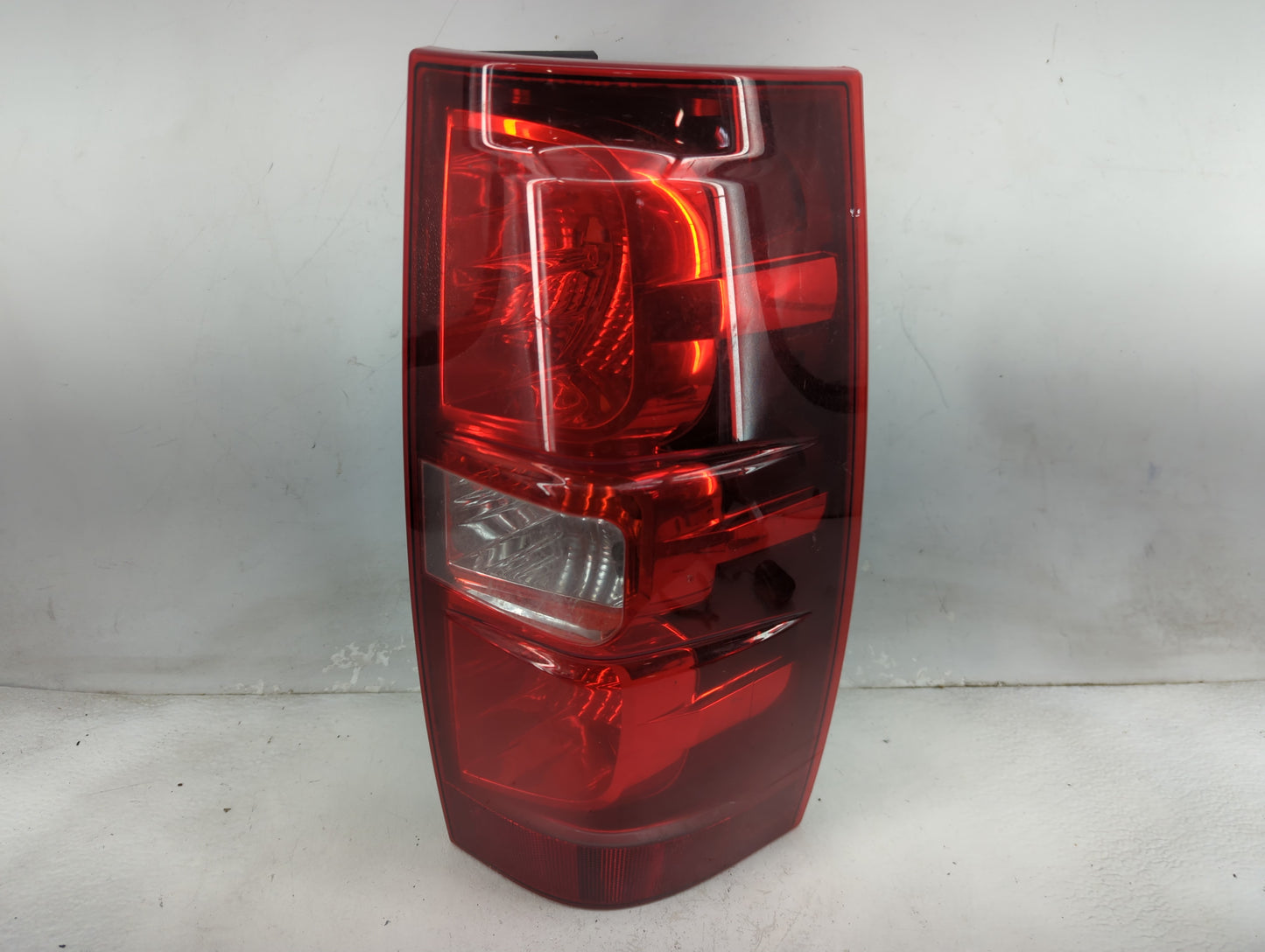 2007-2014 Chevrolet Suburban Tail Light Assembly Passenger Right OEM P/N:A216RS121T A2P307 Fits OEM Used Auto Parts - Oemuse