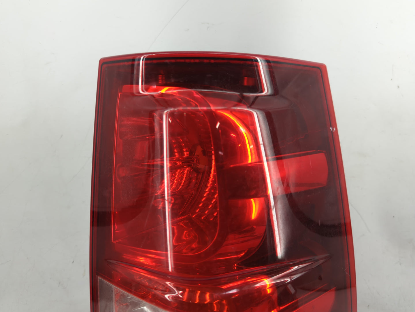2007-2014 Chevrolet Suburban Tail Light Assembly Passenger Right OEM P/N:A216RS121T A2P307 Fits OEM Used Auto Parts - Oemuse
