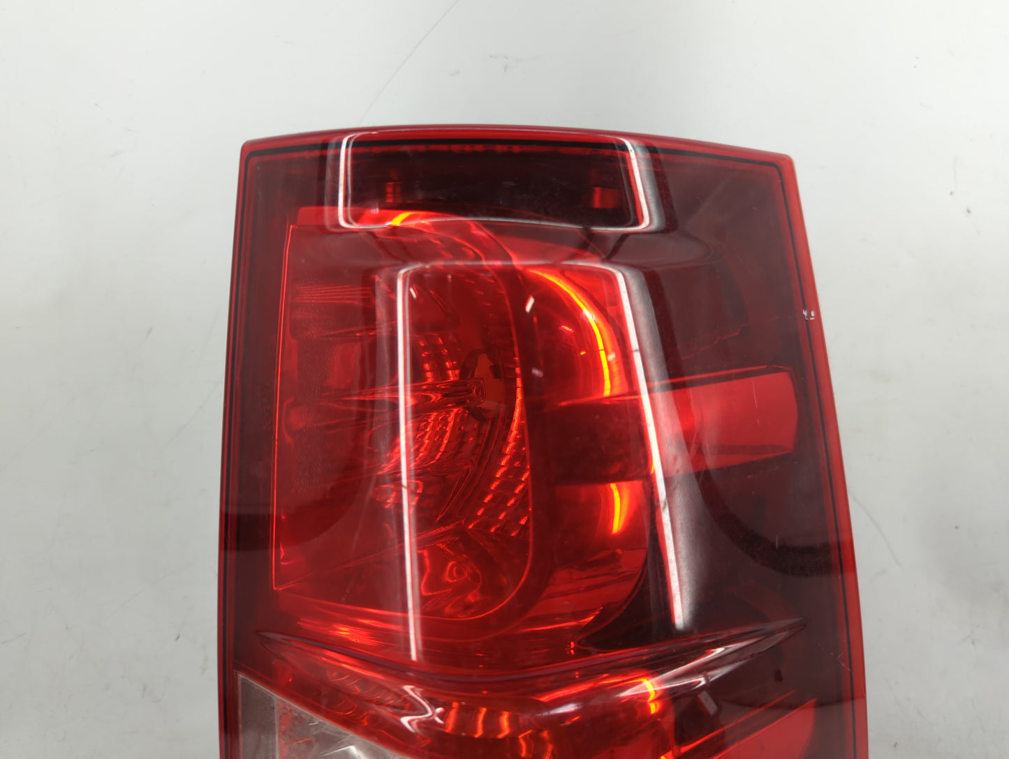 2007-2014 Chevrolet Suburban Tail Light Assembly Passenger Right OEM P/N:A216RS121T A2P307 Fits OEM Used Auto Parts - Oemuse