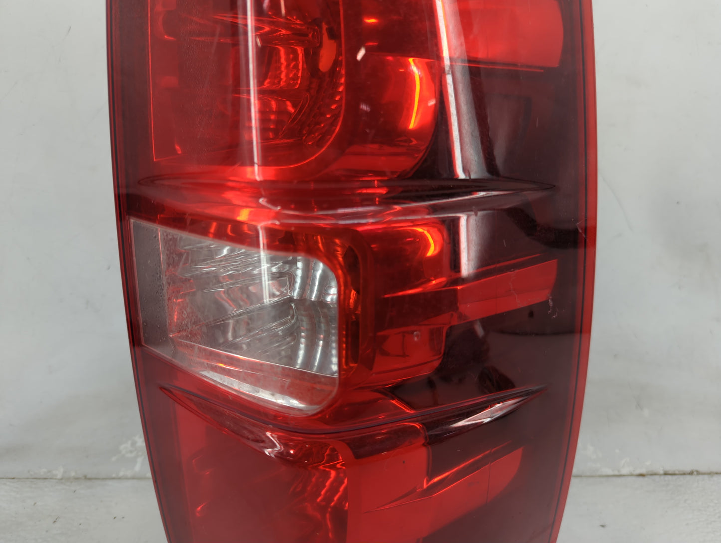 2007-2014 Chevrolet Suburban Tail Light Assembly Passenger Right OEM P/N:A216RS121T A2P307 Fits OEM Used Auto Parts - Oemuse