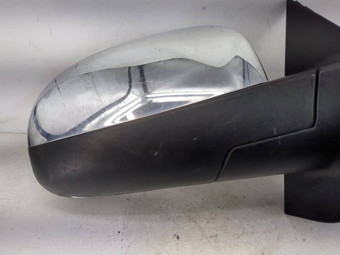 2009-2014 Chevrolet Suburban Passenger Side View Mirror - Right Door Mirror OEM Used - Oemusedautoparts1.com