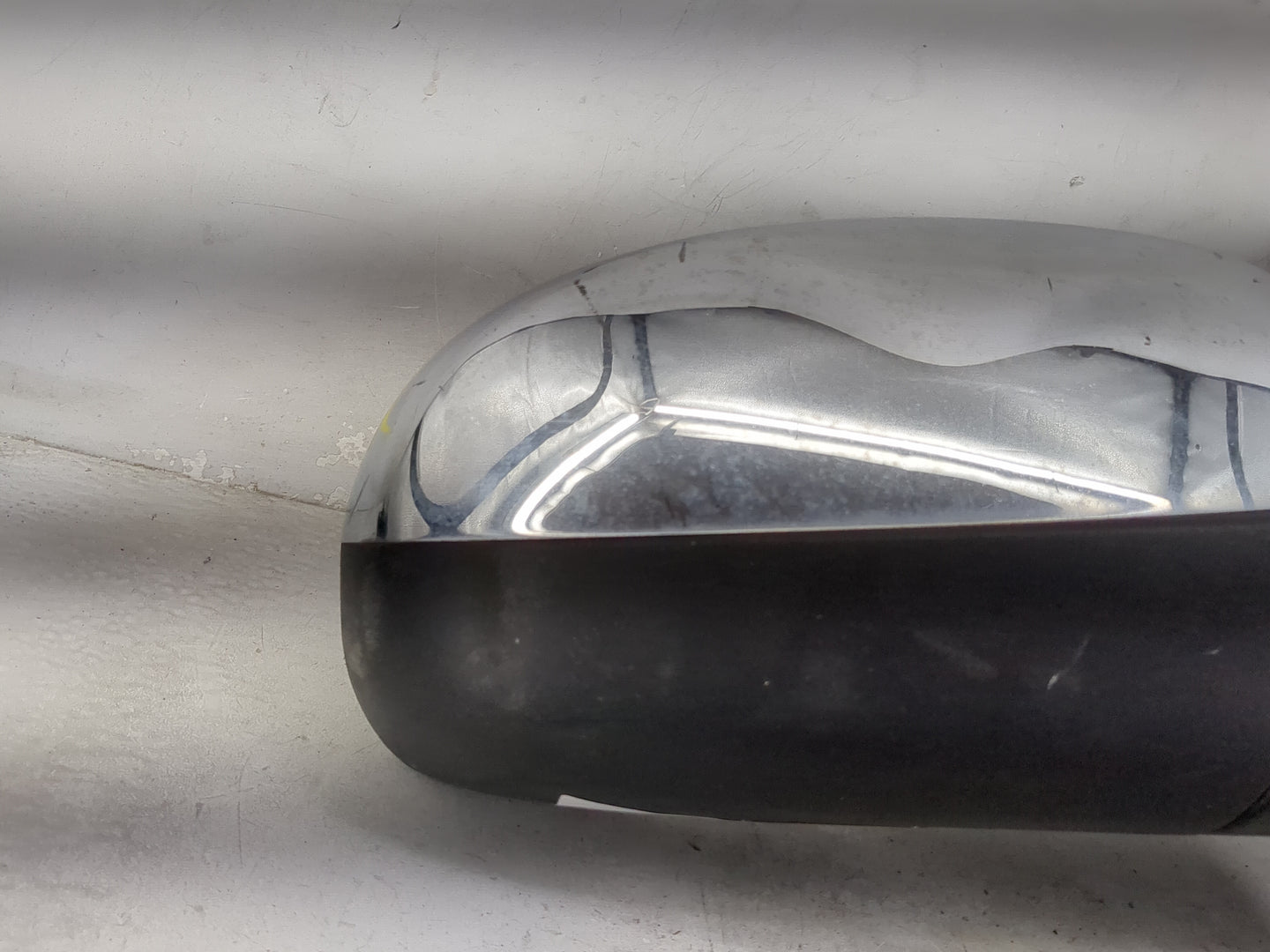 2009-2014 Chevrolet Suburban Passenger Side View Mirror - Right Door Mirror OEM Used - Oemusedautoparts1.com