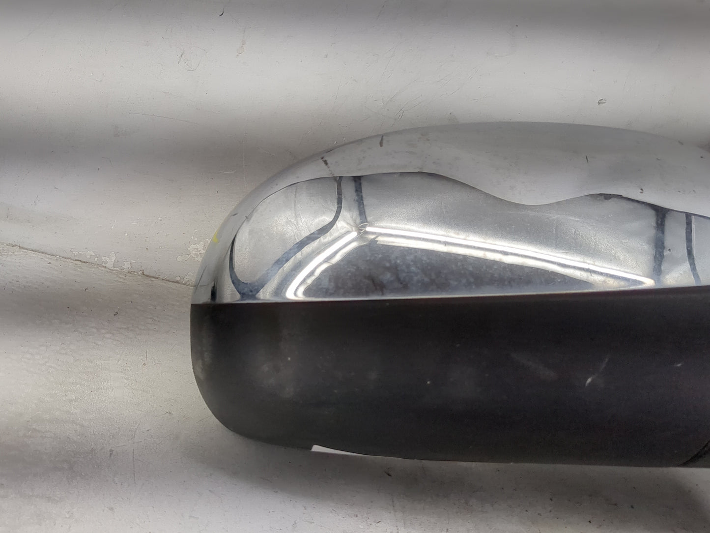 2009-2014 Chevrolet Suburban Passenger Side View Mirror - Right Door Mirror OEM Used - Oemusedautoparts1.com