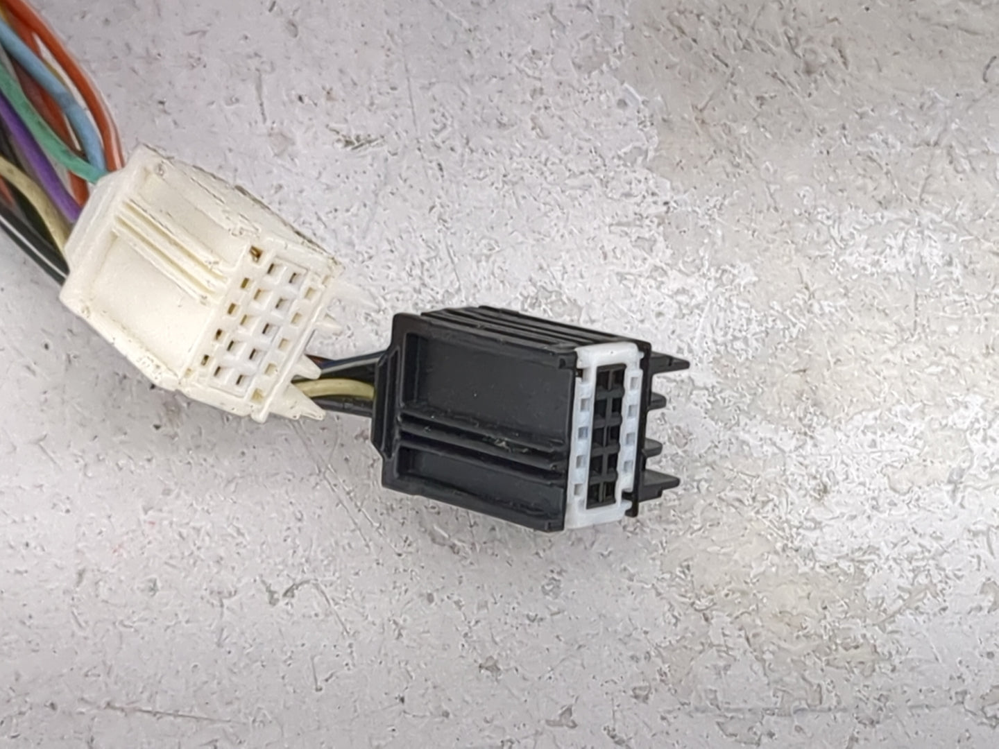 2009-2014 Chevrolet Suburban Passenger Side View Mirror - Right Door Mirror OEM Used - Oemusedautoparts1.com