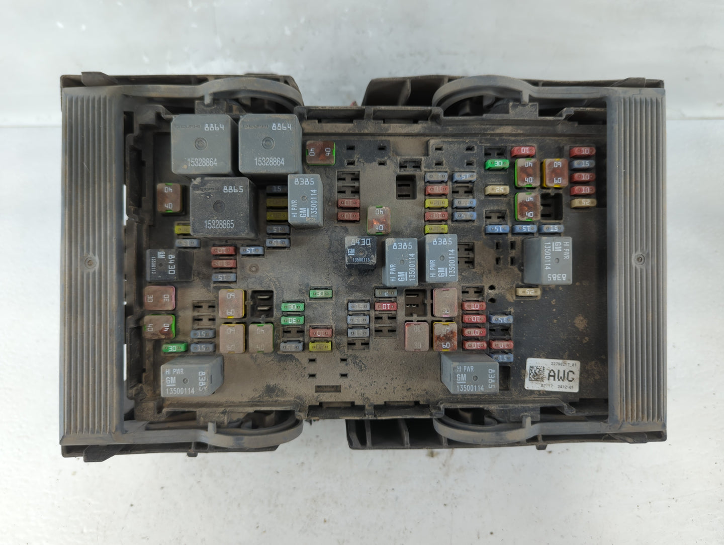 2010-2014 Chevrolet Suburban 1500 Fusebox Fuse Box Panel Relay Module P/N:22798217 Fits Fits 2010 2011 2012 2013 2014 OEM Us