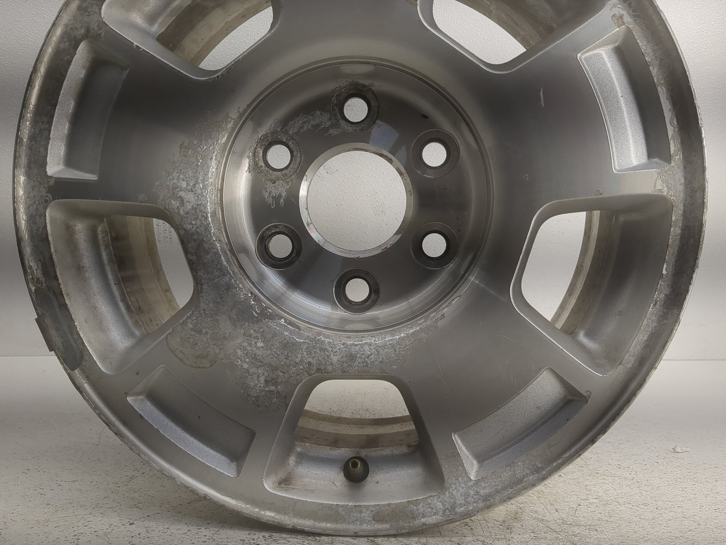 2007-2014 Chevrolet Suburban 1500 Oem Wheel Rim 1303084 - Oemusedautoparts1.com