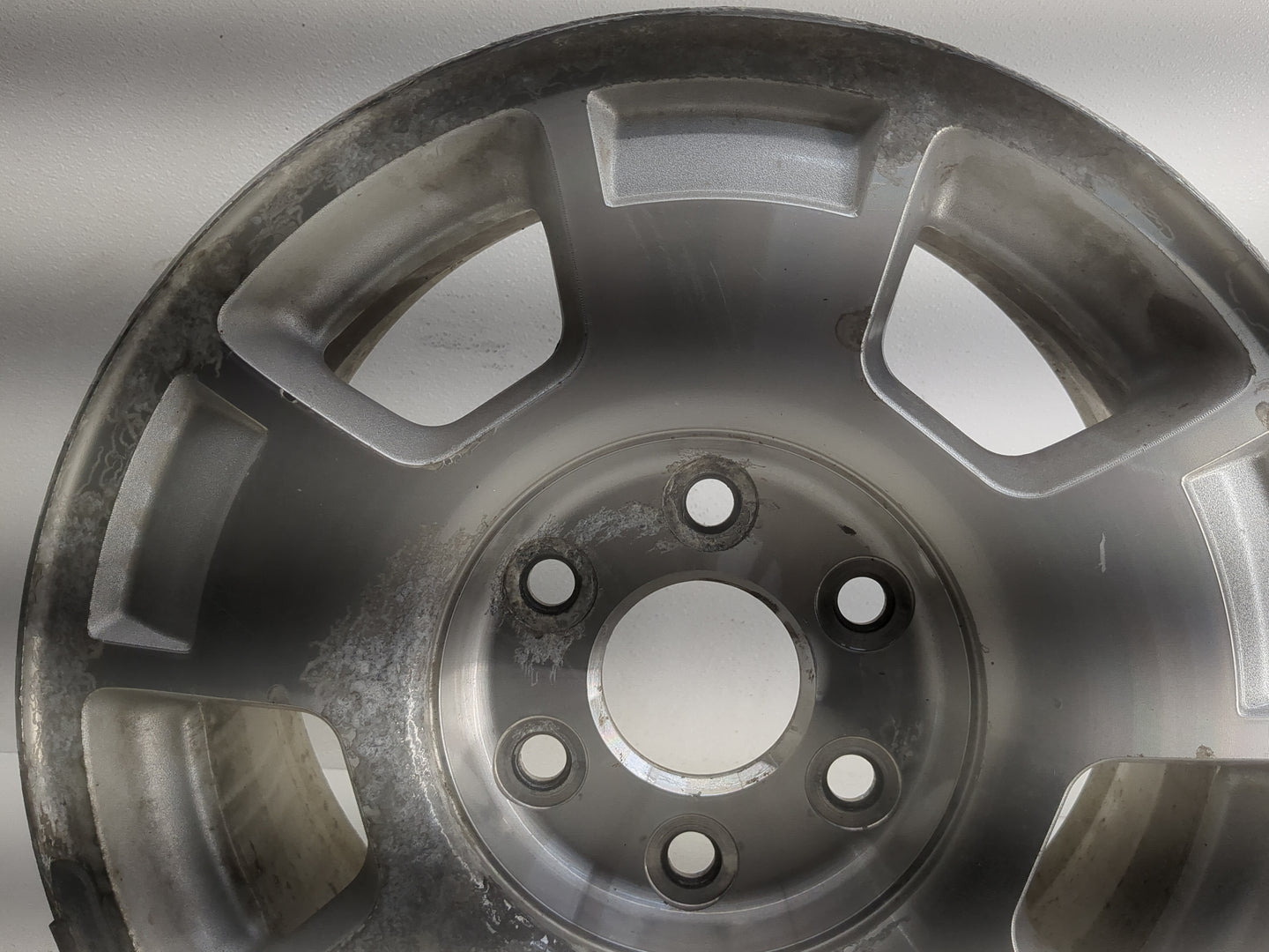 2007-2014 Chevrolet Suburban 1500 Oem Wheel Rim 1303084 - Oemusedautoparts1.com