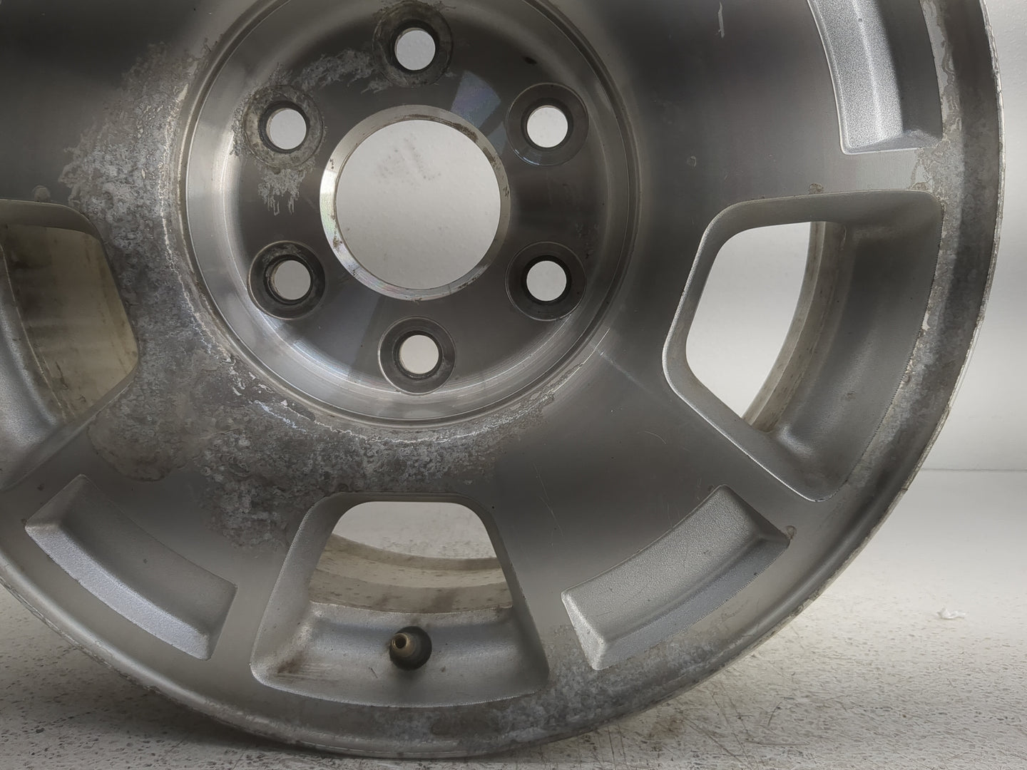 2007-2014 Chevrolet Suburban 1500 Oem Wheel Rim 1303084 - Oemusedautoparts1.com