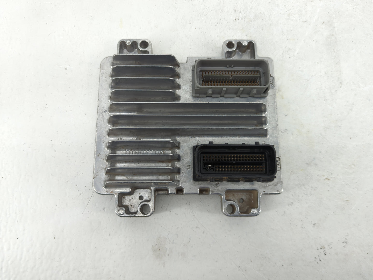 2010-2014 Chevrolet Suburban 1500 PCM Engine Control Computer ECU ECM PCU OEM P/N:12639900 12653784 Fits OEM Used Auto Parts