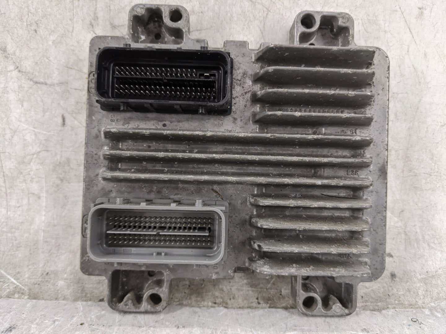 2010-2014 Chevrolet Suburban 1500 PCM Engine Control Computer ECU ECM PCU OEM P/N:12653784 12633238 Fits OEM Used Auto Parts