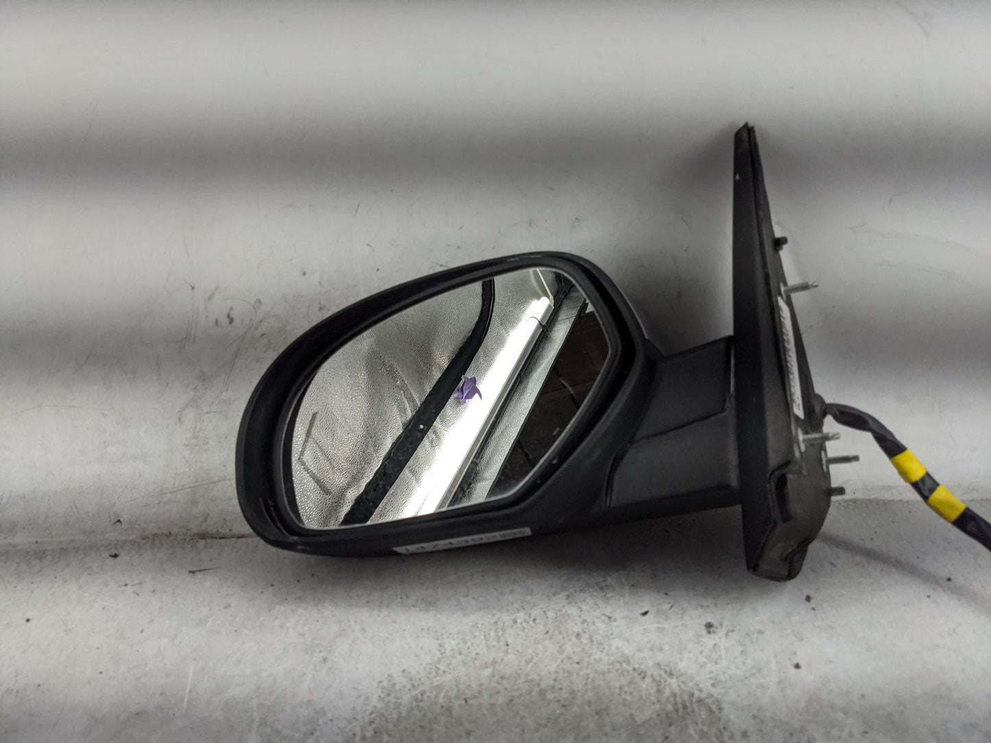 2009-2014 Chevrolet Suburban 1500 Driver Side View Mirror - Left Door Mirror OEM Used - Oemusedautoparts1.com