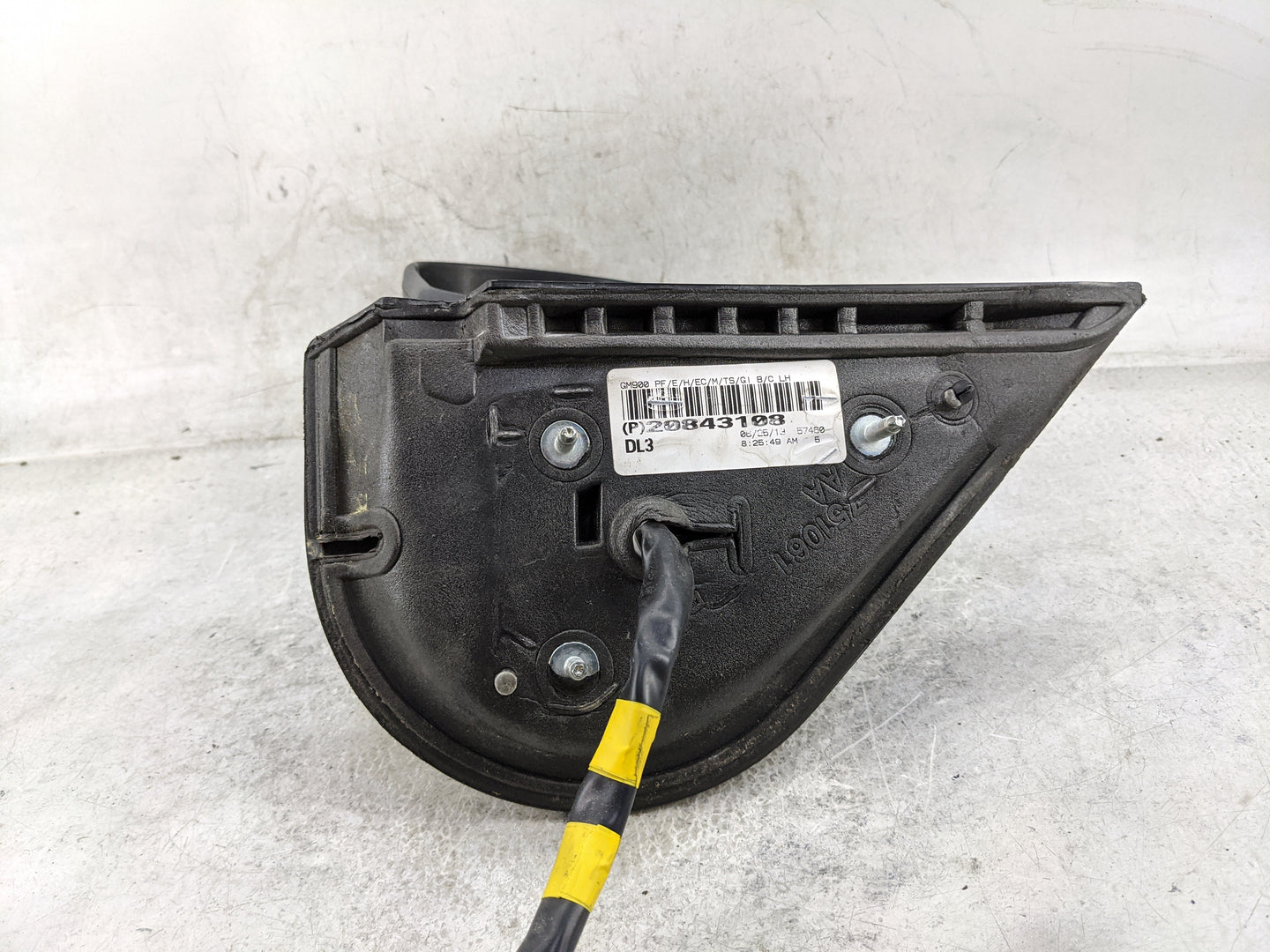2009-2014 Chevrolet Suburban 1500 Driver Side View Mirror - Left Door Mirror OEM Used - Oemusedautoparts1.com