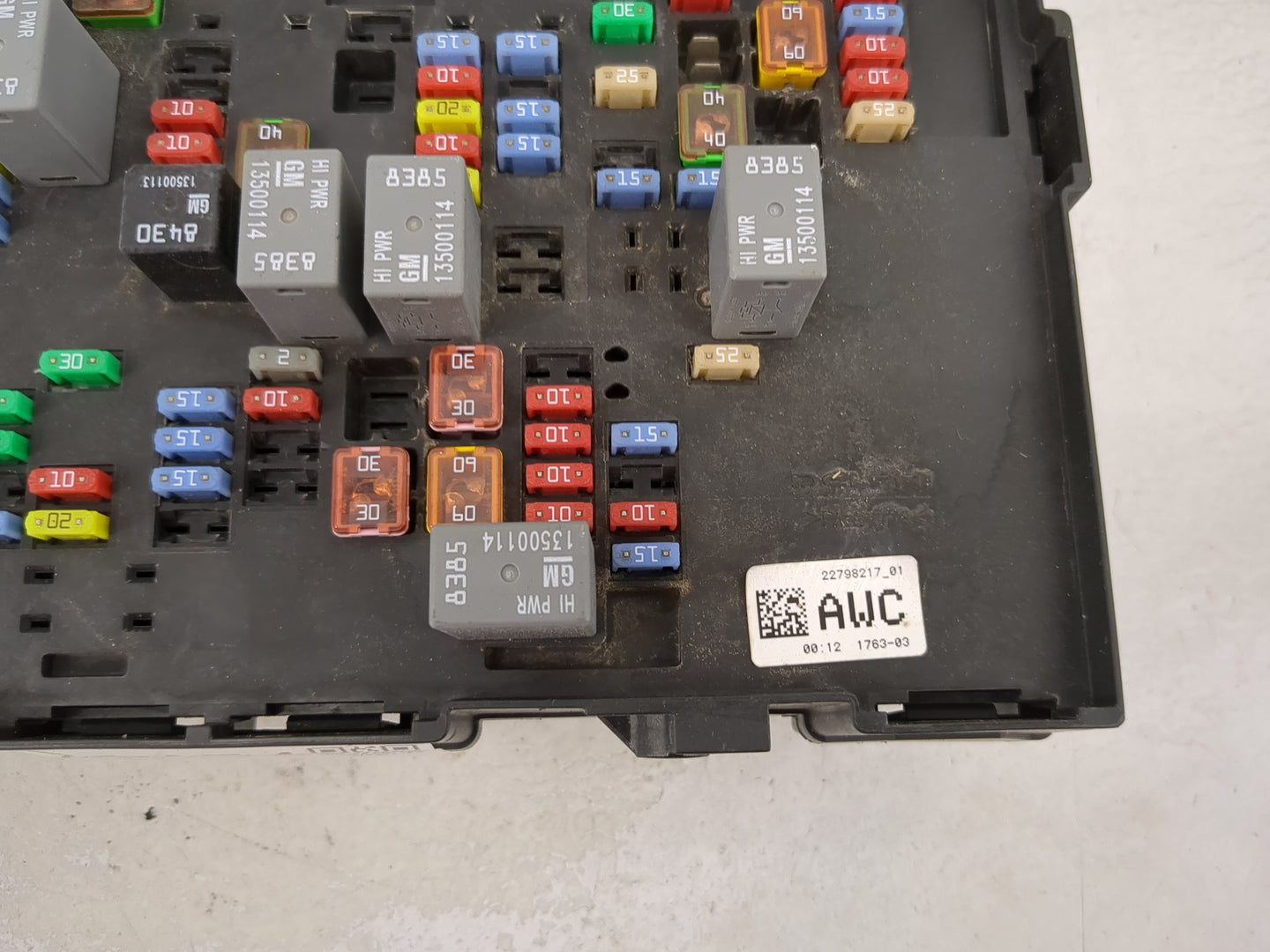 2010-2014 Chevrolet Suburban 1500 Fusebox Fuse Box Panel Relay Module P/N:22798217 Fits Fits 2010 2011 2012 2013 2014 OEM Us