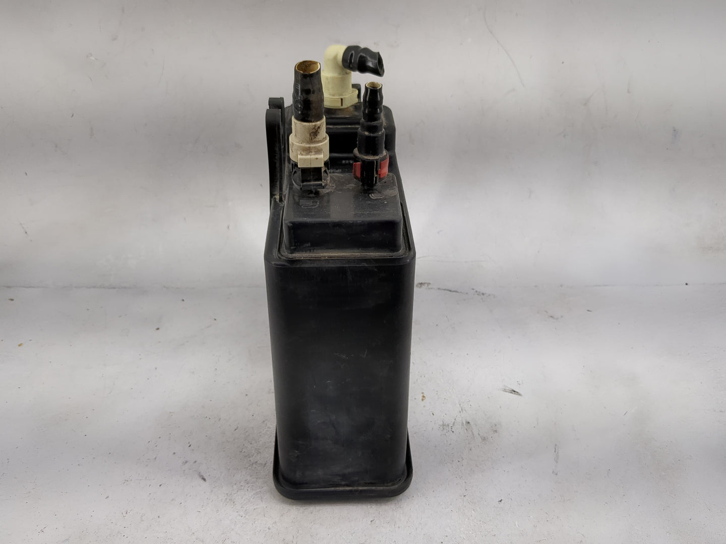 2013 Chevrolet Suburban 1500 Fuel Vapor Charcoal Canister - Oemusedautoparts1.com