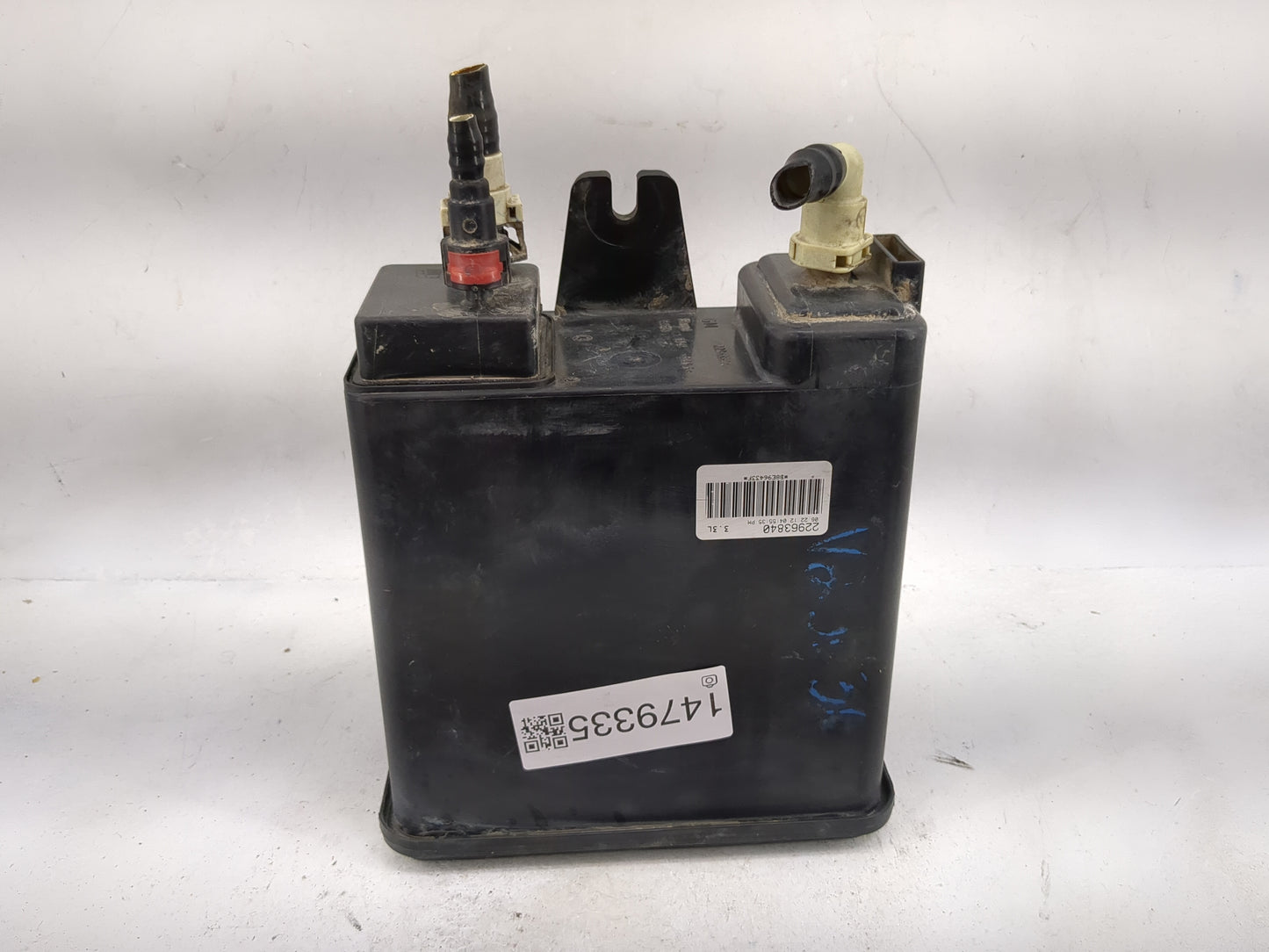 2013 Chevrolet Suburban 1500 Fuel Vapor Charcoal Canister - Oemusedautoparts1.com