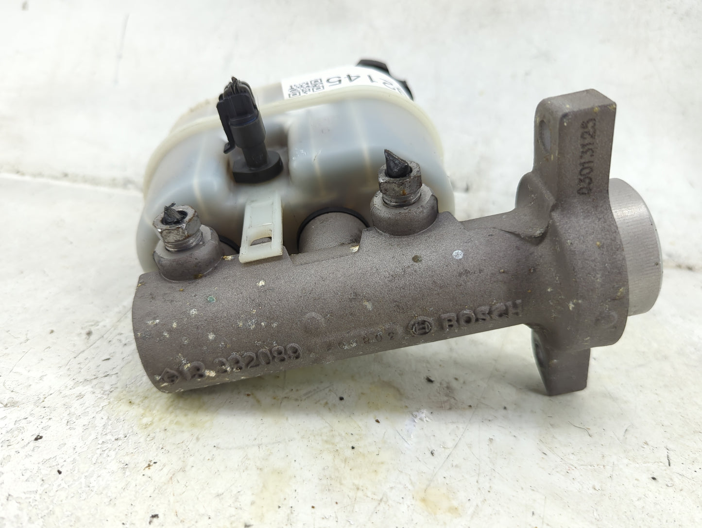 2009-2014 Chevrolet Suburban 1500 Brake Master Cylinder 1492145 - Oemusedautoparts1.com