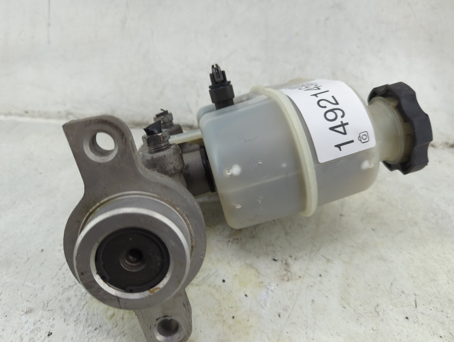 2009-2014 Chevrolet Suburban 1500 Brake Master Cylinder 1492145 - Oemusedautoparts1.com