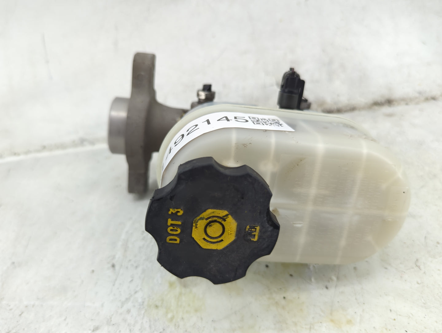 2009-2014 Chevrolet Suburban 1500 Brake Master Cylinder 1492145 - Oemusedautoparts1.com