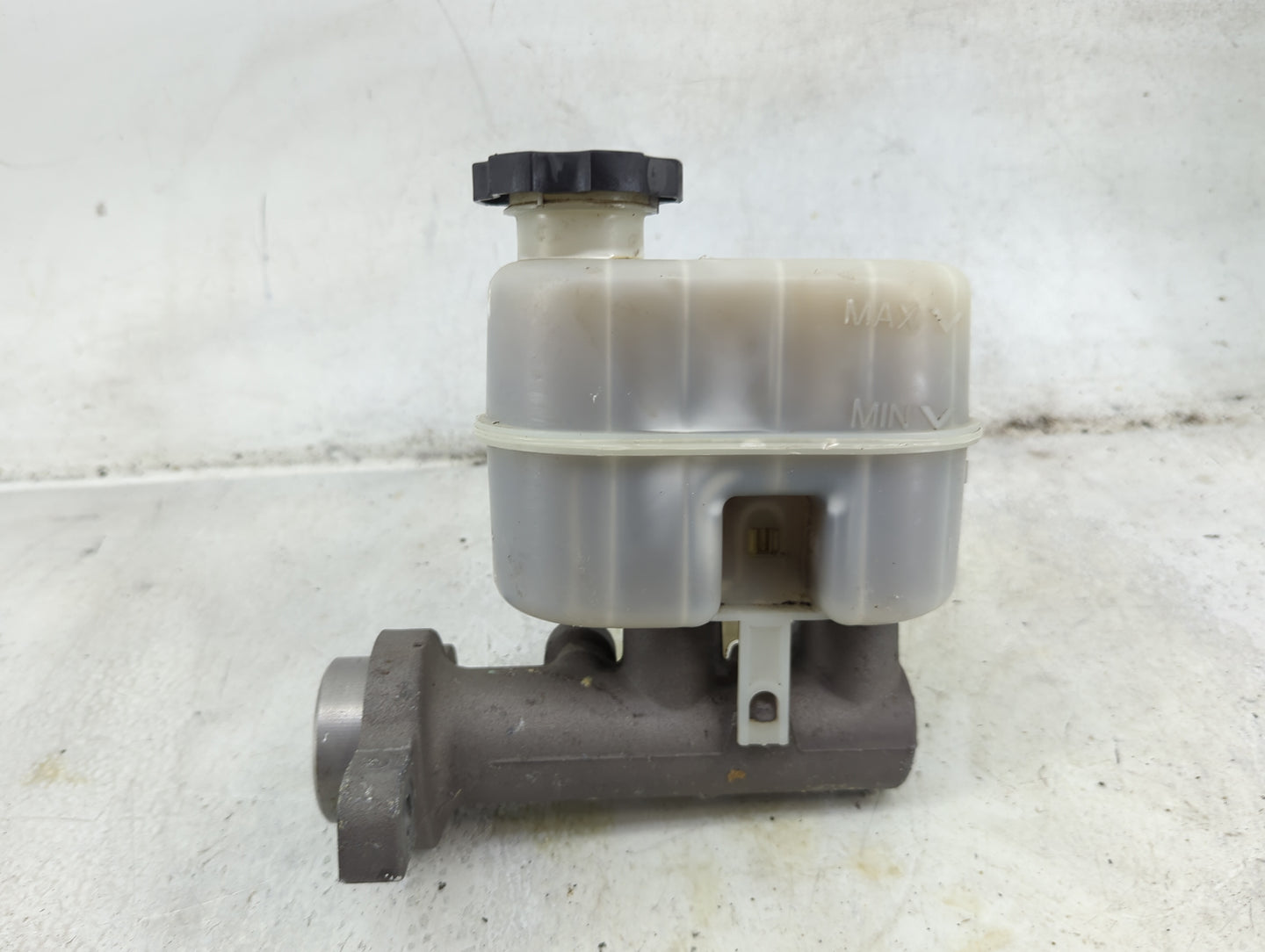 2009-2014 Chevrolet Suburban 1500 Brake Master Cylinder 1492145 - Oemusedautoparts1.com