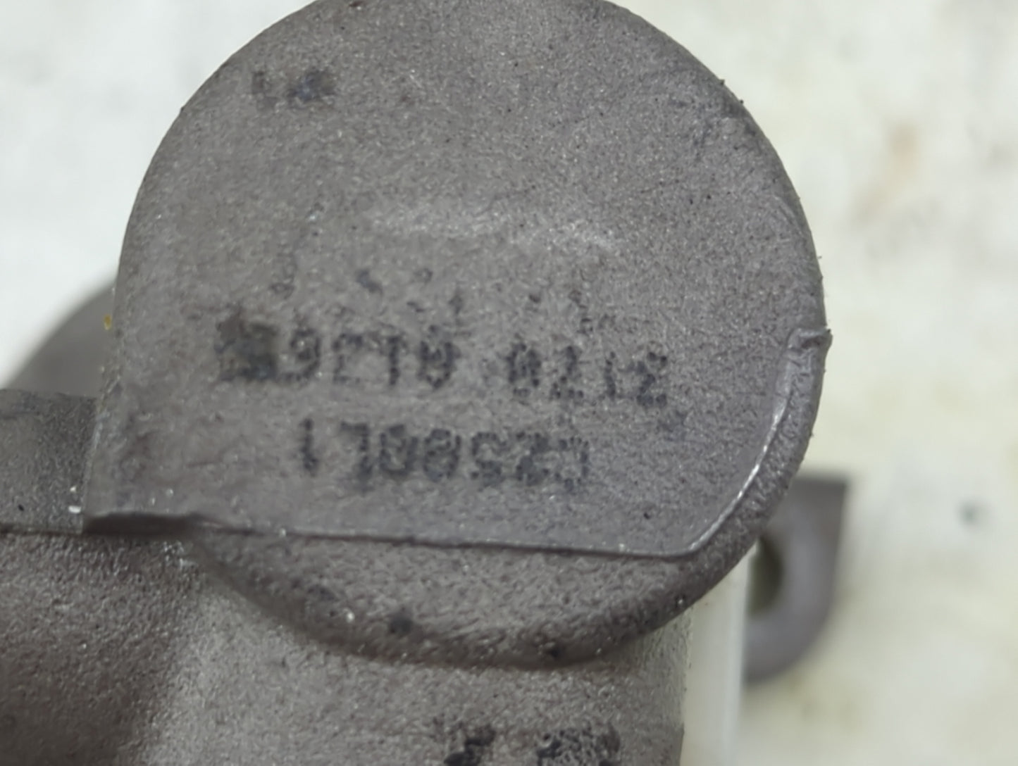 2009-2014 Chevrolet Suburban 1500 Brake Master Cylinder 1492145 - Oemusedautoparts1.com