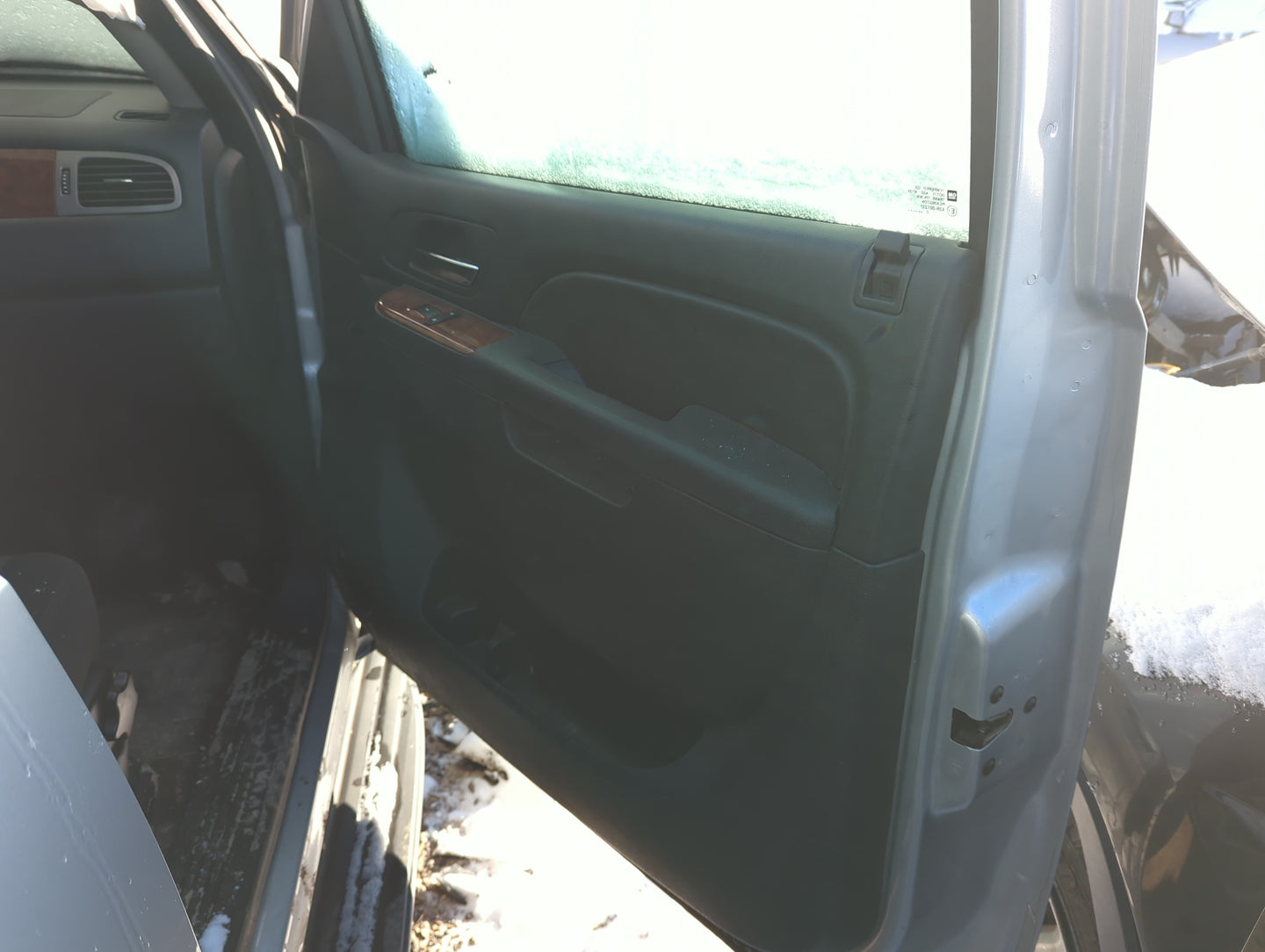 2013 Chevrolet Tahoe Front Right Passenger Interior Door Panel Trim - Oemusedautoparts1.com
